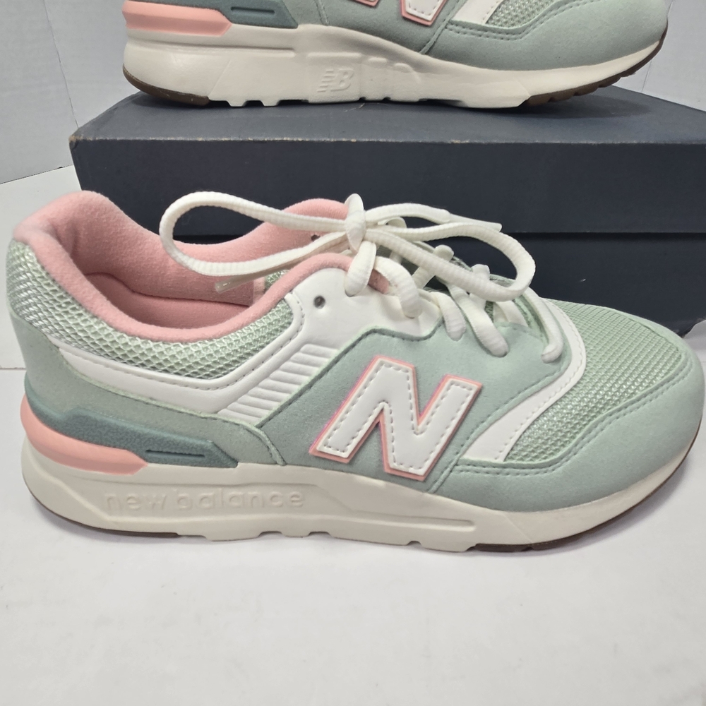 New Balance 997H Kid's Mint and Pink Sneakers Size 2 1/2 2.5 Little Kids - Picture 9 of 12
